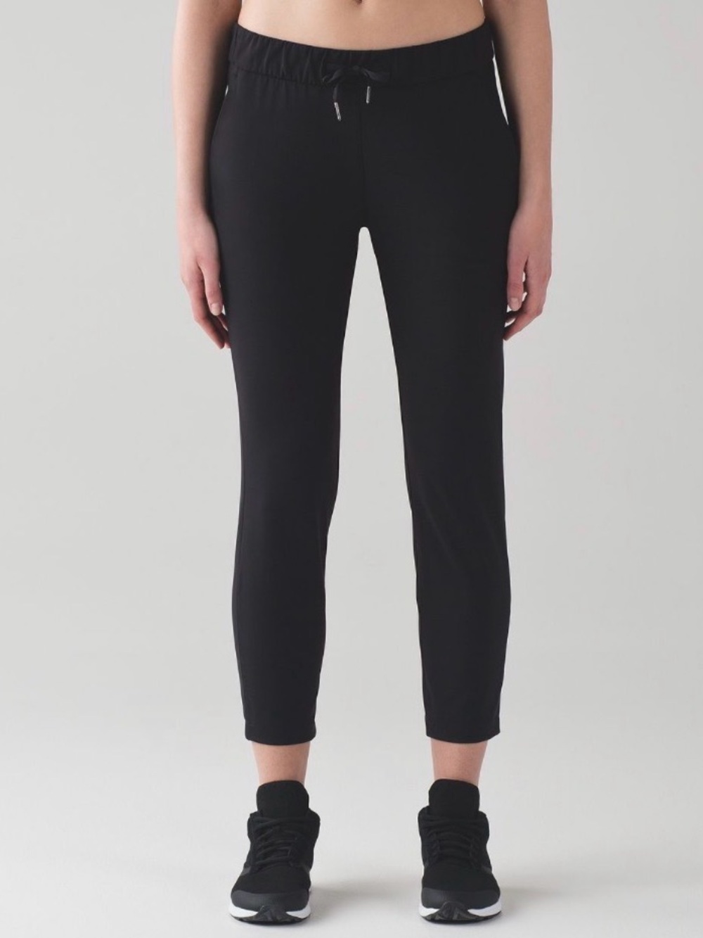 Lululemon On The Fly Pant *28"
Black